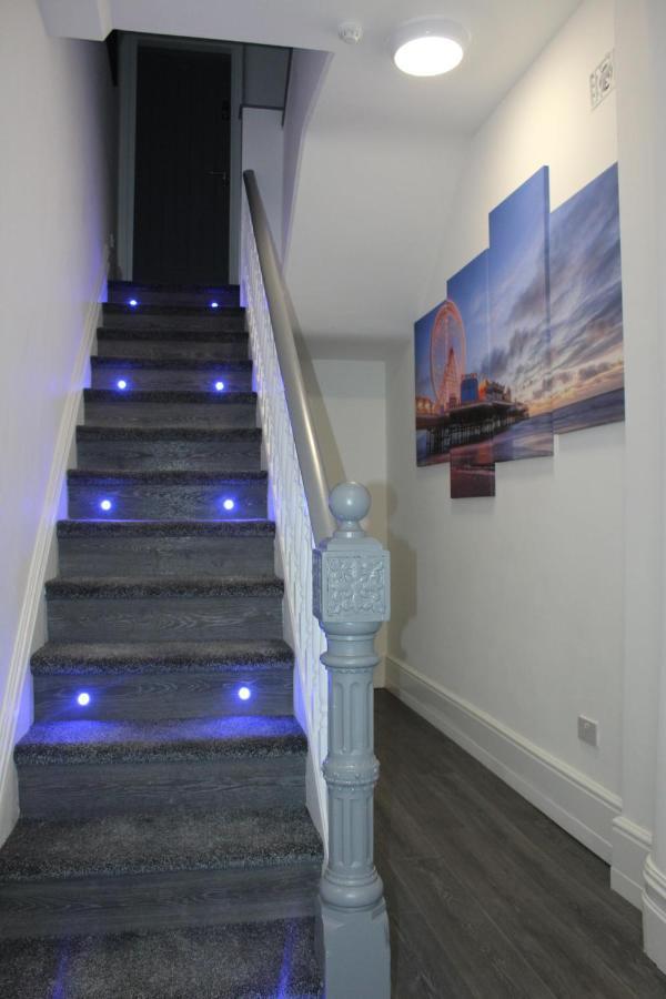 อัลเบิร์ต ลักชัวรี ฮอตทับ แอนด์ จากุซซี่ อพาร์ตเมนต์ Apartment แบล็คพูล ภายนอก รูปภาพ