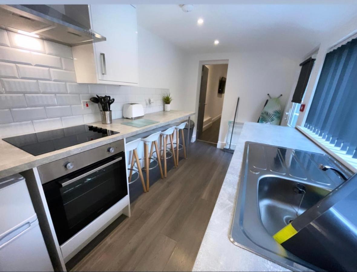 อัลเบิร์ต ลักชัวรี ฮอตทับ แอนด์ จากุซซี่ อพาร์ตเมนต์ Apartment แบล็คพูล ภายนอก รูปภาพ