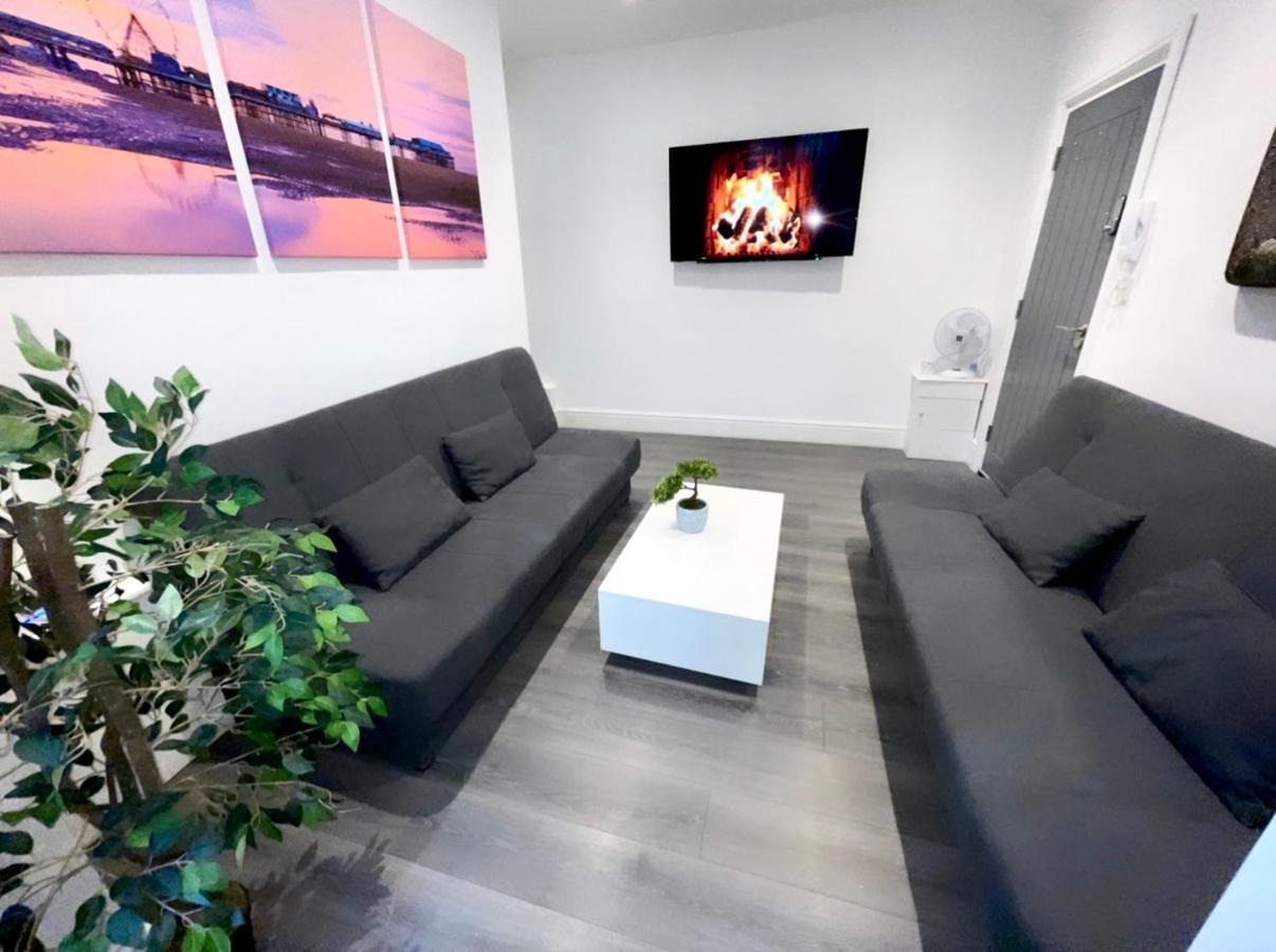 อัลเบิร์ต ลักชัวรี ฮอตทับ แอนด์ จากุซซี่ อพาร์ตเมนต์ Apartment แบล็คพูล ภายนอก รูปภาพ