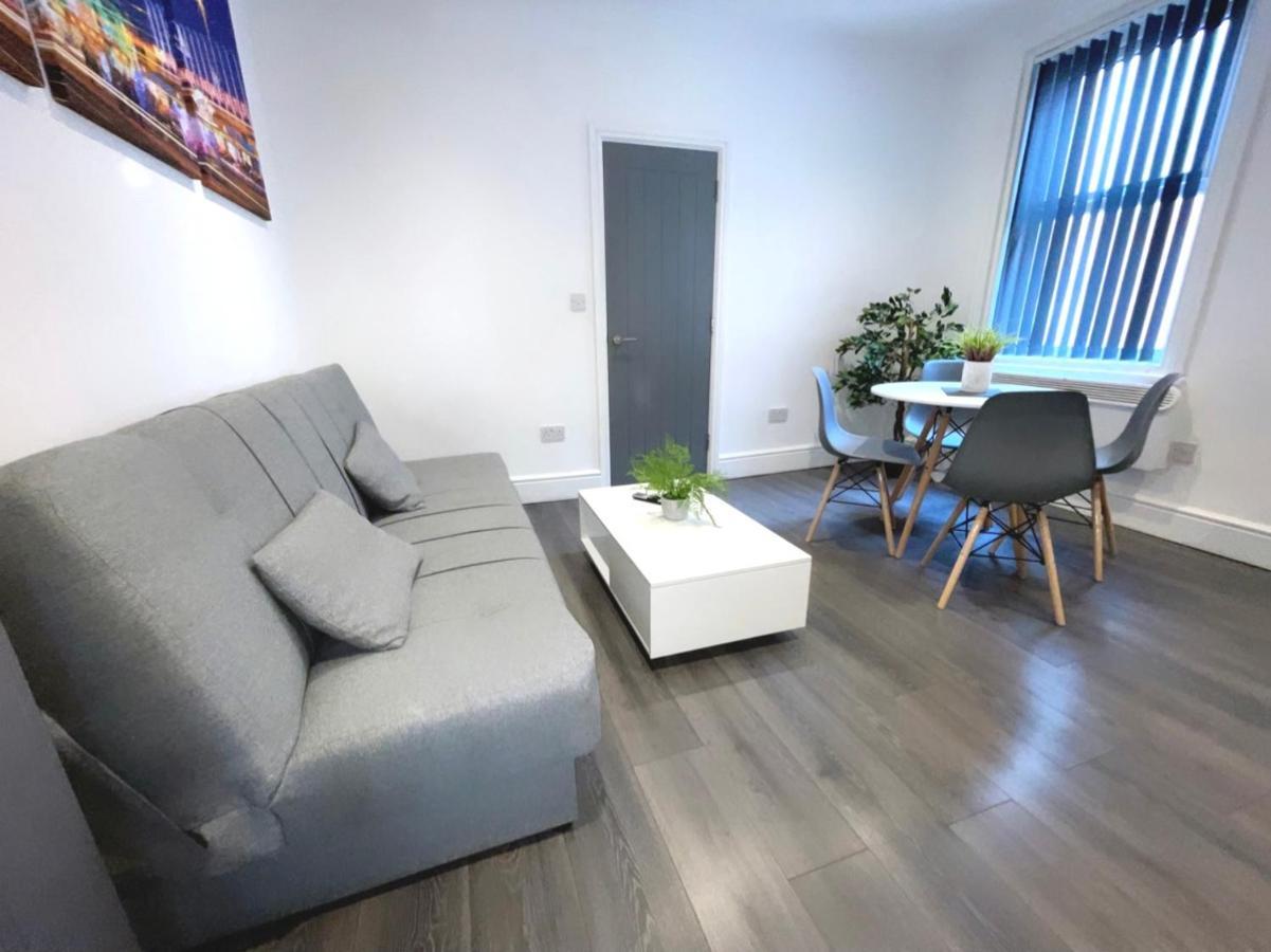 อัลเบิร์ต ลักชัวรี ฮอตทับ แอนด์ จากุซซี่ อพาร์ตเมนต์ Apartment แบล็คพูล ภายนอก รูปภาพ