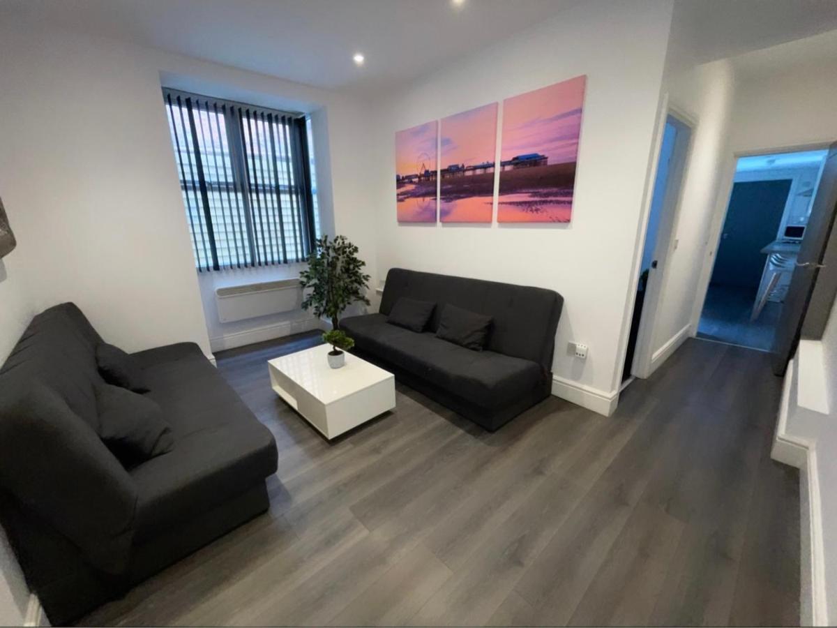 อัลเบิร์ต ลักชัวรี ฮอตทับ แอนด์ จากุซซี่ อพาร์ตเมนต์ Apartment แบล็คพูล ภายนอก รูปภาพ