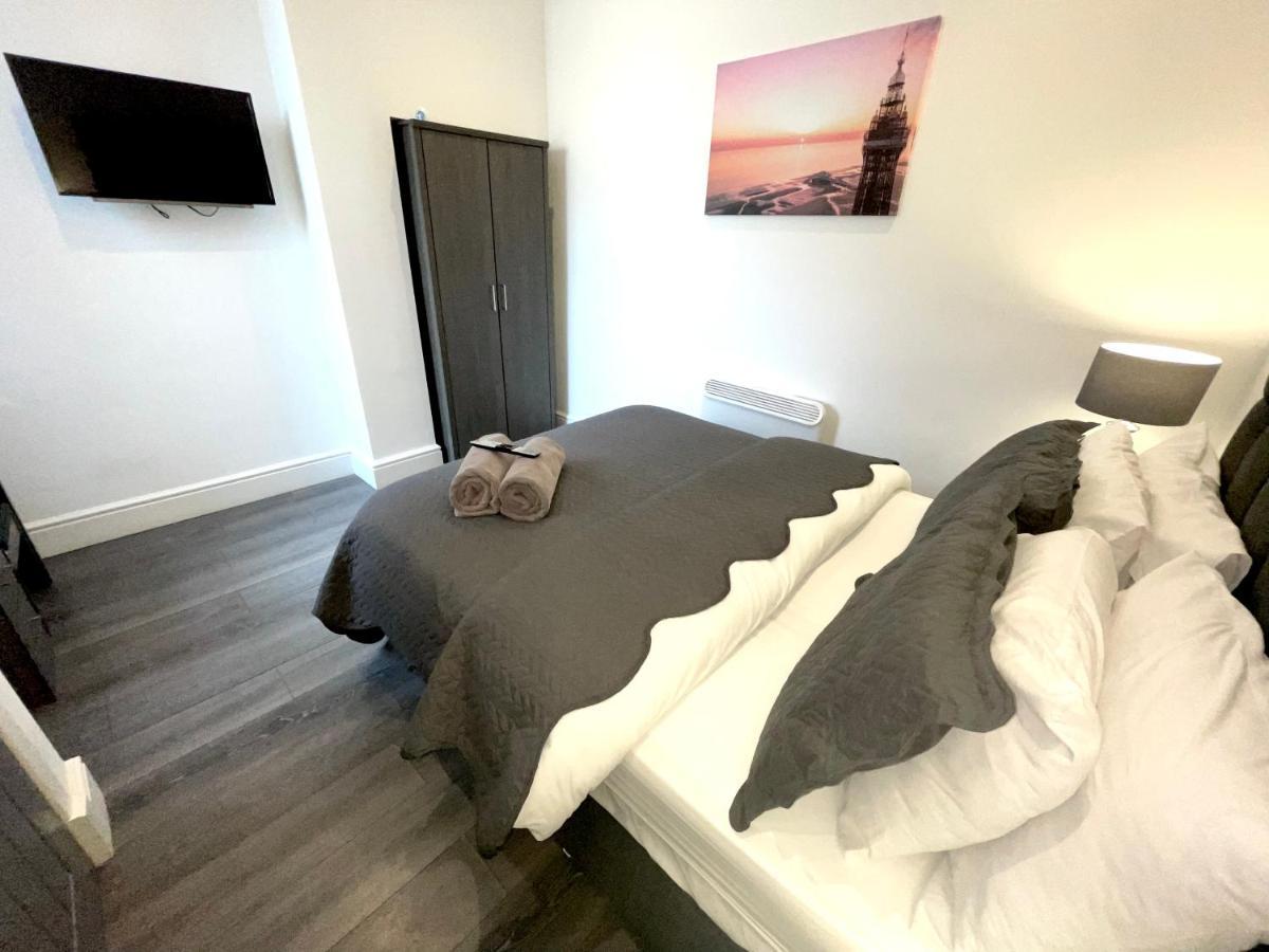 อัลเบิร์ต ลักชัวรี ฮอตทับ แอนด์ จากุซซี่ อพาร์ตเมนต์ Apartment แบล็คพูล ภายนอก รูปภาพ