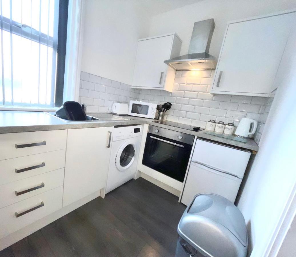 อัลเบิร์ต ลักชัวรี ฮอตทับ แอนด์ จากุซซี่ อพาร์ตเมนต์ Apartment แบล็คพูล ภายนอก รูปภาพ