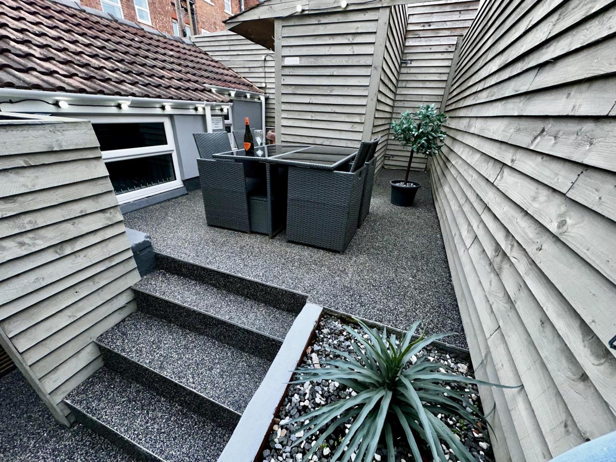 อัลเบิร์ต ลักชัวรี ฮอตทับ แอนด์ จากุซซี่ อพาร์ตเมนต์ Apartment แบล็คพูล ภายนอก รูปภาพ